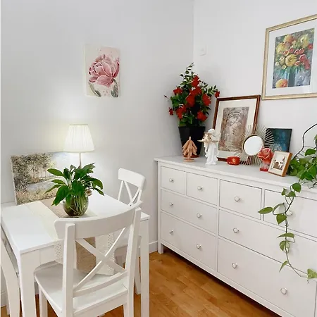 Chambre Privee, Sdb Partage, Arc De Triomphe, Metro 1, T3B, Rer C E A Paris Exterior photo
