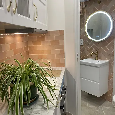 Chambre Privee, Sdb Partage, Arc De Triomphe, Metro 1, T3B, Rer C E A Paris Exterior photo