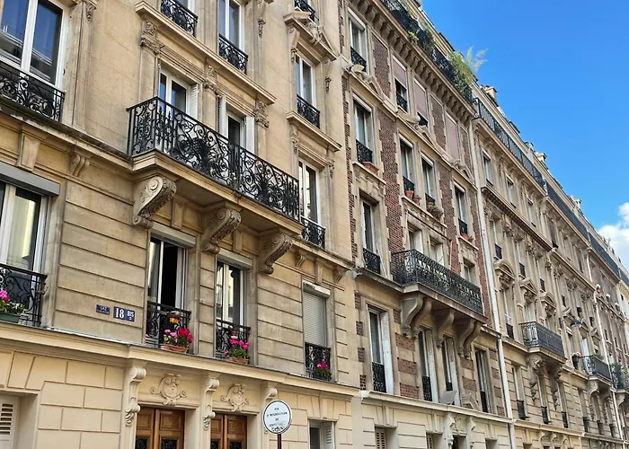 Chambre Privee, Sdb Partage, Arc De Triomphe, Metro 1, T3B, Rer C E A