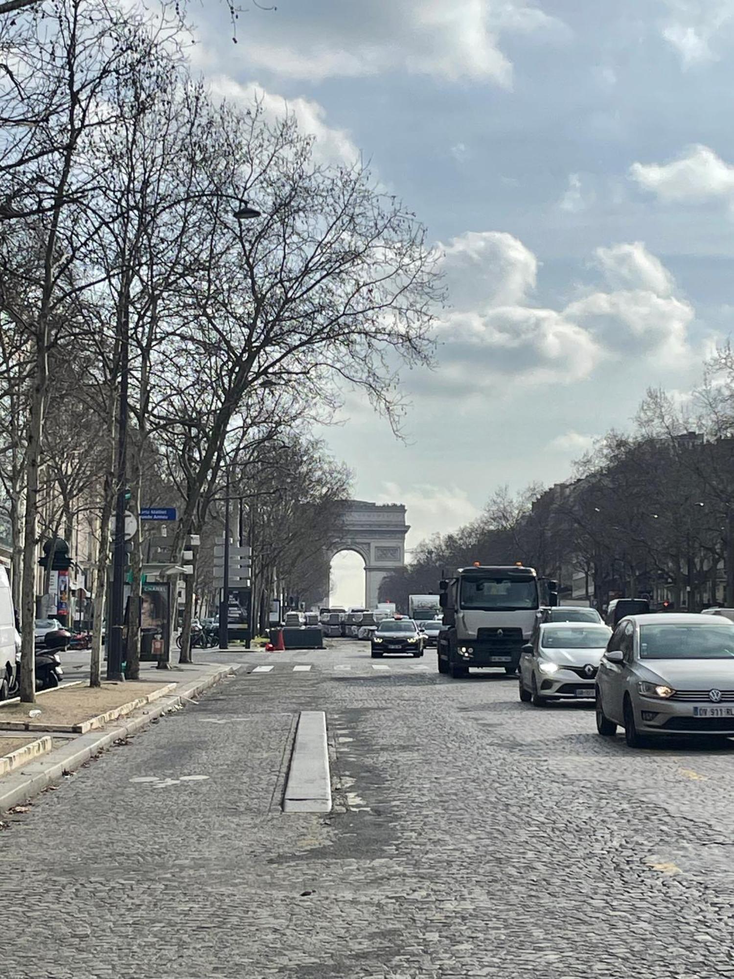 Privee, Sdb Partage, Arc De Triomphe, Metro 1, T3b, Rer C E A Quarto em Acomodações Particulares *