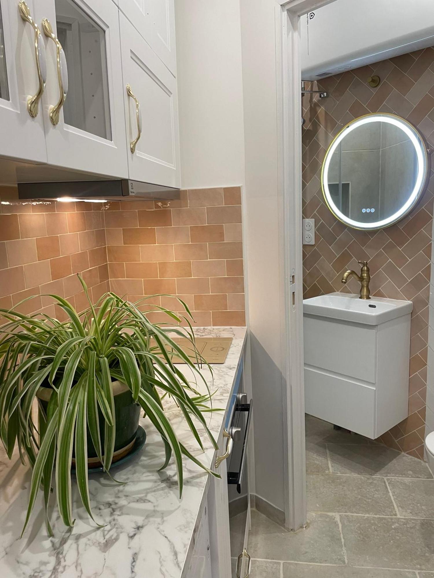Quarto em Acomodações Particulares Privee, Sdb Partage, Arc De Triomphe, Metro 1, T3b, Rer C E A *
